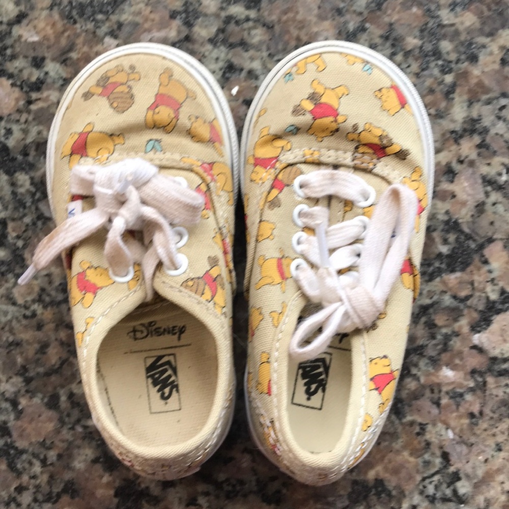 Size 6 baby vans Disney Pooh Bear